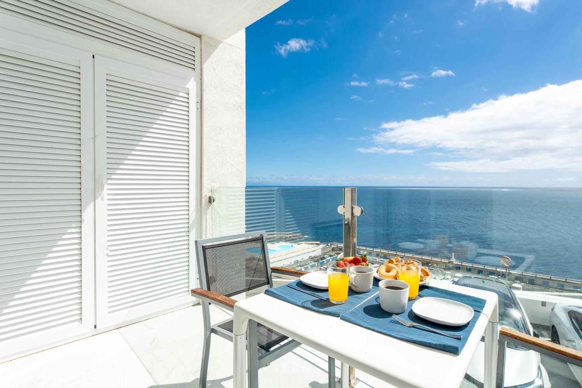 Obsidian Ocean Blue Apartment Radazul