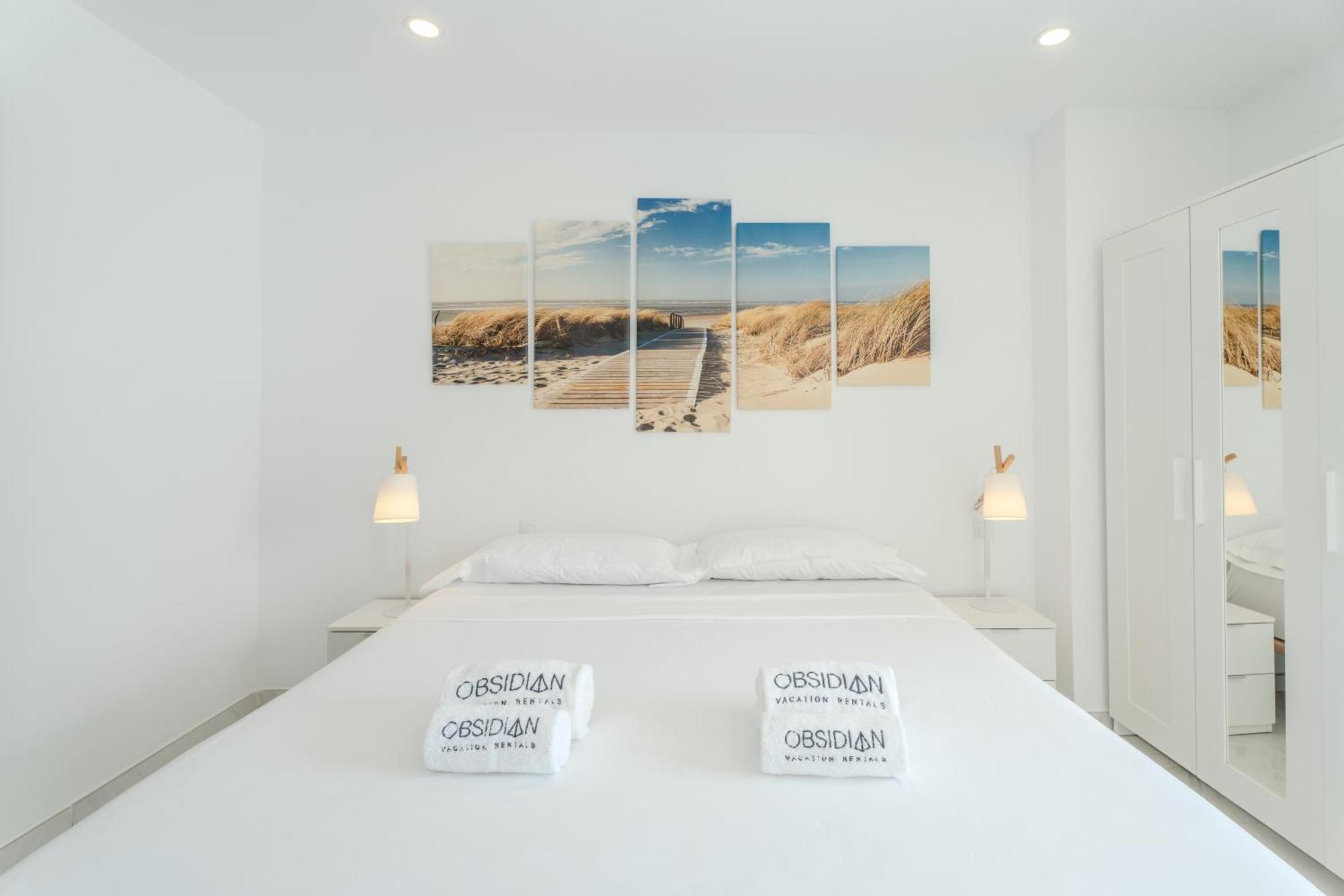 Obsidian Ocean Blue Apartment *